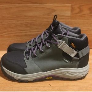 Teva Grandview Hiking Boots NEW!